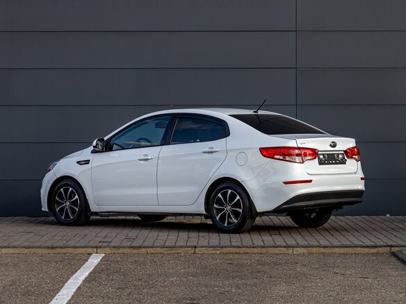 2016 Kia Rio III Рестайлинг, белый, 795000 рублей - вид 3