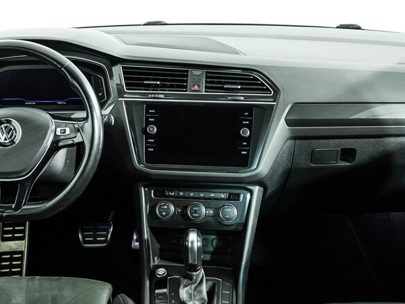 2020 Volkswagen Tiguan II, серебристый, 2100000 рублей - вид 13