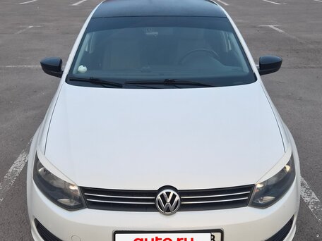 2013 Volkswagen Polo V, белый, 875000 рублей, вид 2