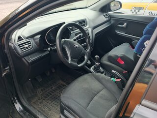 2016 Kia Rio III Рестайлинг, чёрный, 650000 рублей, вид 3