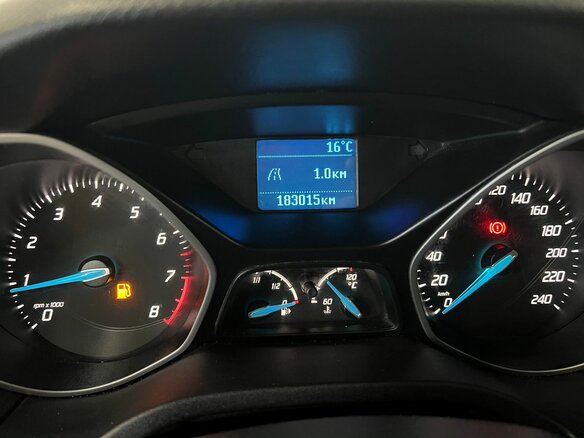 2011 Ford Focus III, белый, 650000 рублей - вид 9
