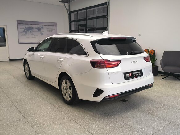 2021 Kia Ceed III Рестайлинг, белый, 1850000 рублей - вид 5