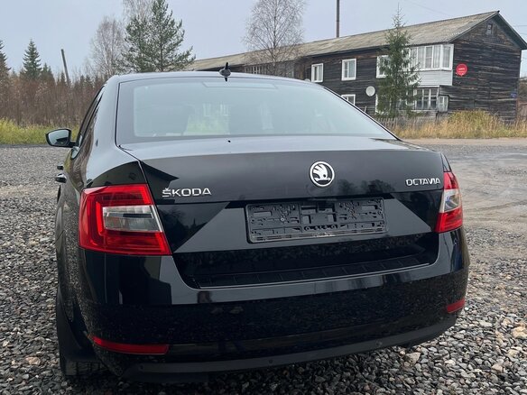 2018 Skoda Octavia III (A7) Рестайлинг, чёрный, 1835000 рублей - вид 3