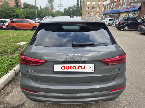 2020 Audi Q3 45 TFSI II (F3), серый, 3500000 рублей - вид 4