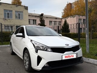 2021 Kia Rio IV Рестайлинг, белый, 1600000 рублей, вид 5