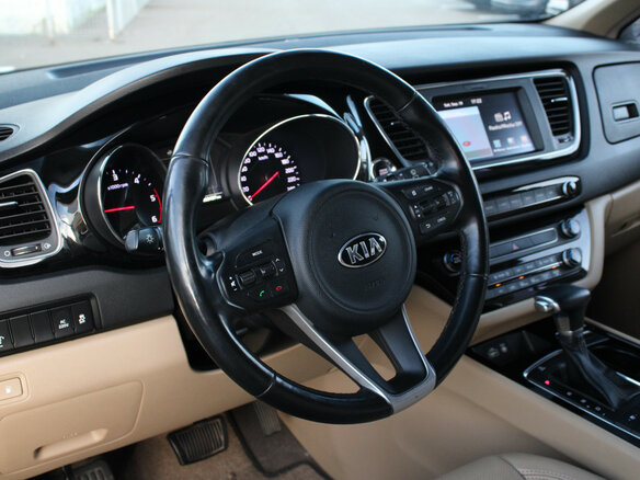 2017 Kia Carnival III, чёрный, 2585000 рублей - вид 6