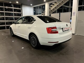 2019 Skoda Octavia III (A7) Рестайлинг, белый, 1650000 рублей, вид 5