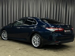 2018 Toyota Camry VIII (XV70), синий, 3249777 рублей, вид 4