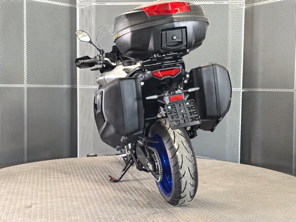 2022 Yamaha MT-09 Tracer (FJ-09), серебристый, 1399000 рублей - вид 6