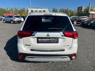 2020 Mitsubishi Outlander III Рестайлинг 3, белый, 2298000 рублей, вид 4