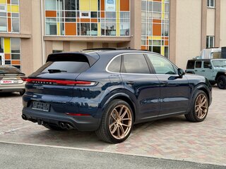 2023 Porsche Cayenne III Рестайлинг, синий, 7140000 рублей, вид 3