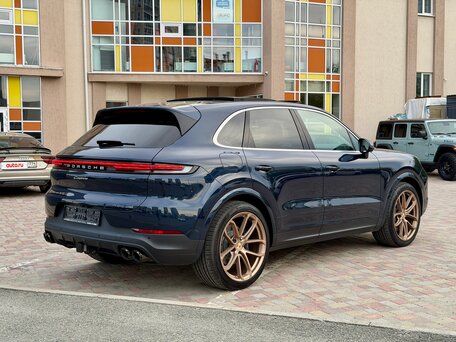 2023 Porsche Cayenne III Рестайлинг, синий, 6990000 рублей, вид 3