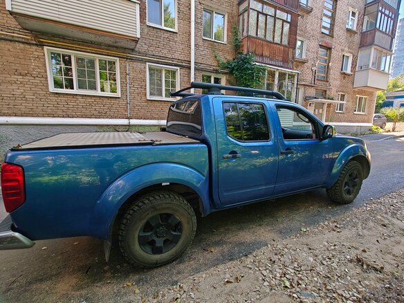 2010 Nissan Navara (Frontier) III (D40) Рестайлинг, синий, 850000 рублей - вид 3