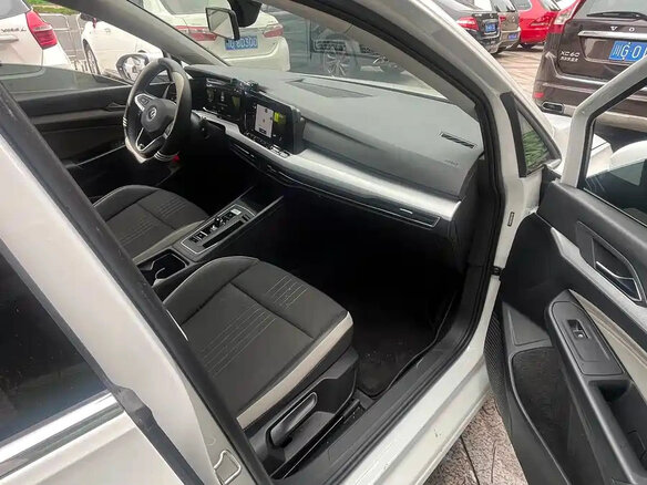 2022 Volkswagen Golf VIII, белый, 1599111 рублей - вид 8
