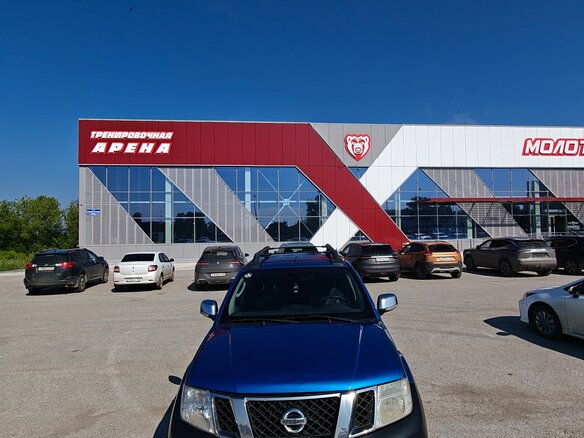 2010 Nissan Navara (Frontier) III (D40) Рестайлинг, синий, 850000 рублей - вид 1