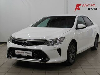 2016 Toyota Camry VII (XV50) Рестайлинг, белый, 1990000 рублей, вид 1