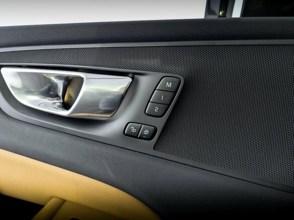 2019 Volvo XC60 II, зелёный, 3390000 рублей - вид 20