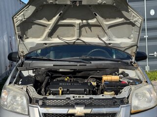 2010 Chevrolet Aveo I Рестайлинг, серебристый, 180000 рублей, вид 2