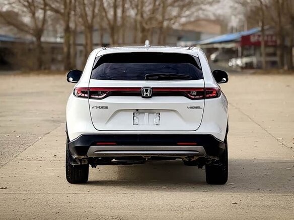 2023 Honda Vezel II, белый, 2015000 рублей - вид 4