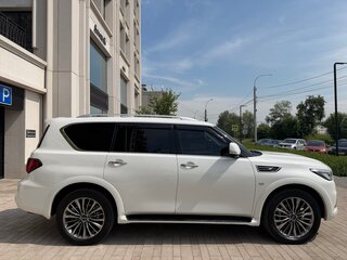 2019 Infiniti QX80 I Рестайлинг 2, белый, 4900000 рублей, вид 4