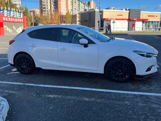 2016 Mazda Axela III Рестайлинг, белый, 1200000 рублей, вид 4