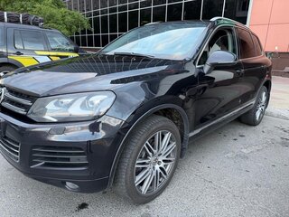 2013 Volkswagen Touareg II, чёрный, 2380000 рублей, вид 1