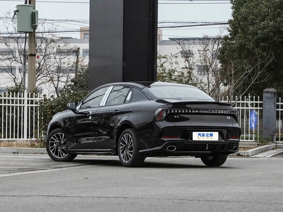 2026 Lynk & Co 03 I Рестайлинг 2, чёрный, 2390000 рублей - вид 4