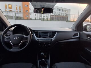 2018 Hyundai Solaris II, чёрный, 1150000 рублей, вид 2