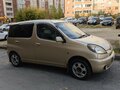 2000 Toyota FunCargo, золотистый - вид 1