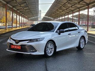 2019 Toyota Camry VIII (XV70), белый, 2950000 рублей, вид 4