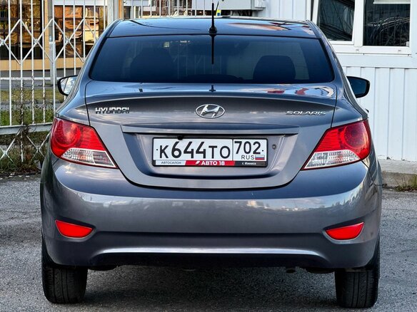 2013 Hyundai Solaris I, серый, 799000 рублей - вид 5