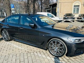 2017 BMW 5 серии 520d xDrive VII (G30/G31/G38), серый, 3650000 рублей, вид 2