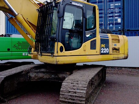 2019 Komatsu PC220-8, жёлтый, 7137000 рублей, вид 1