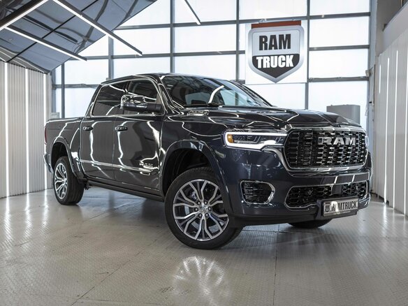 2026 Ram 1500 Crew Cab V Рестайлинг, синий, 9990000 рублей