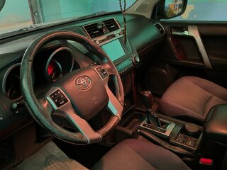 2014 Toyota Land Cruiser Prado 150 Series Рестайлинг 1, серый, 3800000 рублей, вид 5