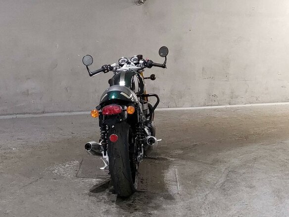 2023 Triumph Thruxton, зелёный, 1777000 рублей - вид 3