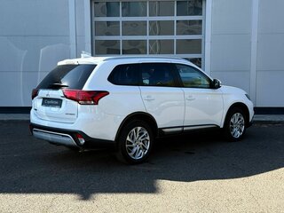 2019 Mitsubishi Outlander III Рестайлинг 3, белый, 2050000 рублей, вид 5