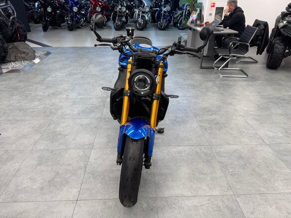 2022 Yamaha XSR900, синий, 1020000 рублей - вид 2
