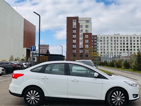 2018 Ford Focus III Рестайлинг, белый, 1000000 рублей - вид 3