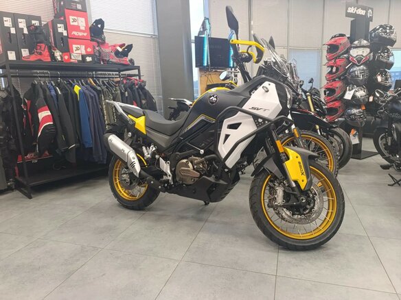 2026 QJMotor SVT 650 X, жёлтый, 729000 рублей - вид 5