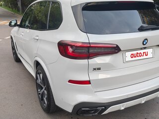 2020 BMW X5 M50i IV (G05/G18), белый, 7100000 рублей, вид 5