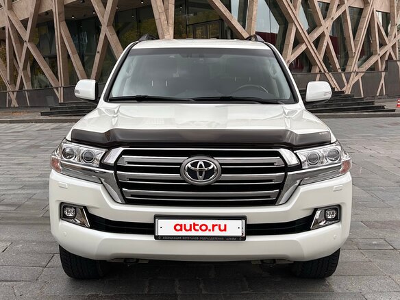 2019 Toyota Land Cruiser 200 Series Рестайлинг 2, белый, 9200000 рублей - вид 1