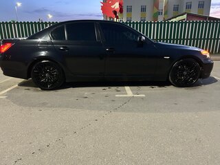 2008 BMW 5 серии 525i V (E60/E61) Рестайлинг, чёрный, 1300000 рублей, вид 3