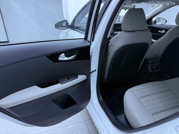 2023 Kia K3 II (China Market) Рестайлинг, белый, 1485007 рублей - вид 18