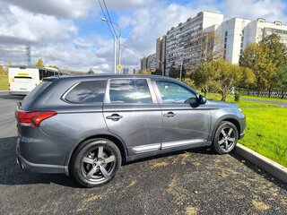 2016 Mitsubishi Outlander III Рестайлинг 2, серый, 1700000 рублей, вид 3