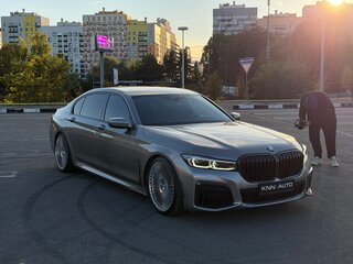 2021 BMW 7 серии Long 740Li xDrive VI (G11/G12) Рестайлинг, серый, 5500000 рублей, вид 3