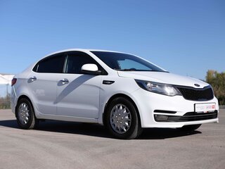 2016 Kia Rio III Рестайлинг, белый, 790400 рублей, вид 3