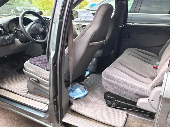 2003 Dodge Caravan 4-speed IV, серый, 630000 рублей - вид 5