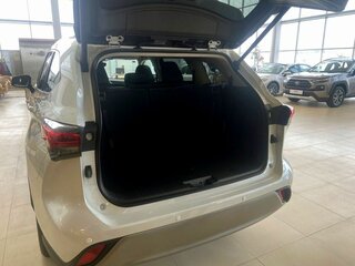 2025 Toyota Highlander IV (XU70), белый, 6050000 рублей, вид 4