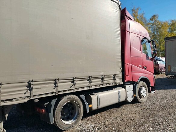2016 Volvo FH, красный, 5741000 рублей - вид 2